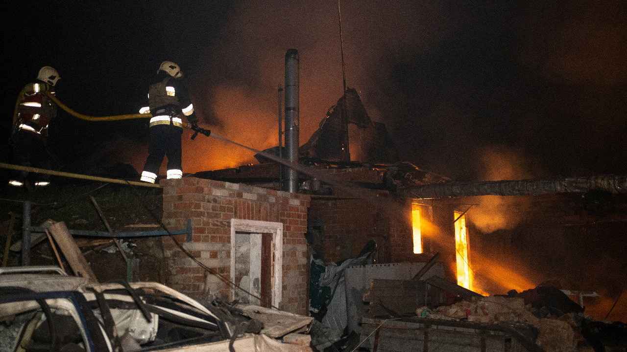 قتيل وإصابات بضربات روسية على جنوبي أوكرانيا