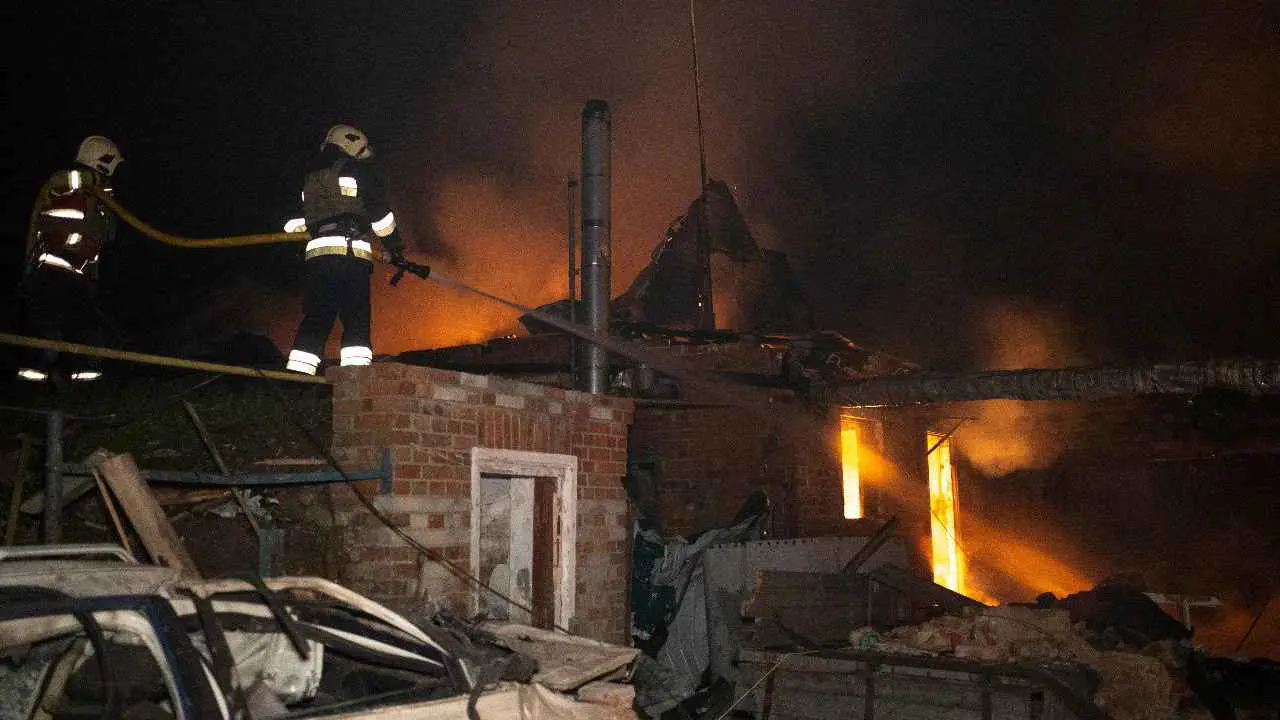 قتيل وإصابات بضربات روسية على جنوبي أوكرانيا