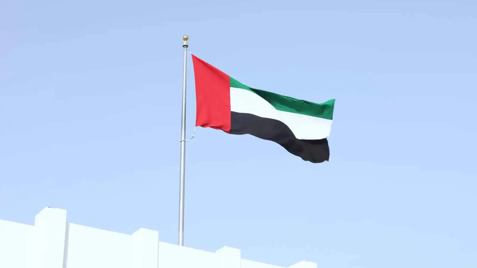 أبوظبي تتعامل مع حادثة قرب "كيزاد" بعد اعتراض ناجح لصاروخ