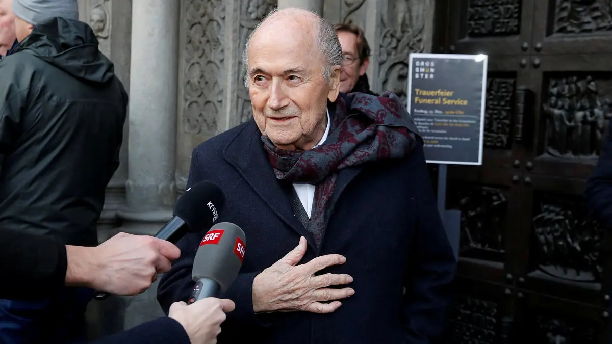 نقل جوزيف بلاتر الرئيس السابق للفيفا إلى المستشفى