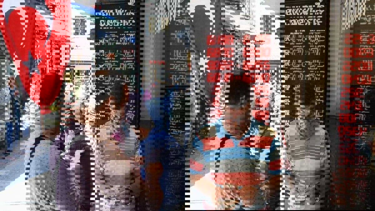 "فيتش" تخفض التصنيف الائتماني لتركيا