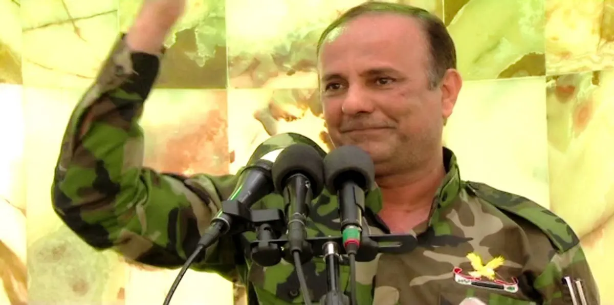 تصفيق حارّ من قادة الحشد الشعبي لشاعر ينتقد العبادي (فيديو)