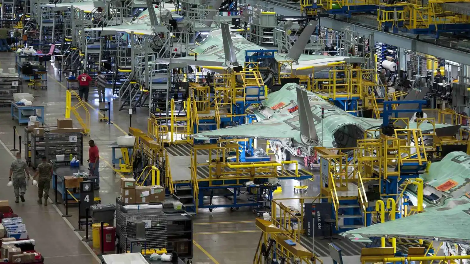 أسهم الدفاع تصعد بعد إعلان ترامب زيادة الإنفاق العسكري