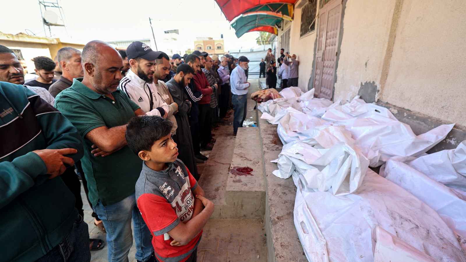 بينهم رضيع.. 19 قتيلًا في غارات إسرائيلية على غزة