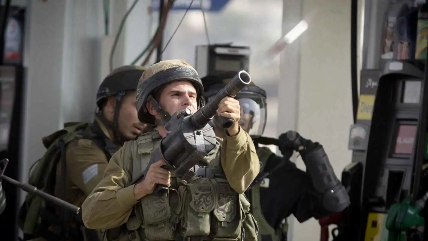 اعتقالات بالجملة وعمليات هدم.. عملية إسرائيلية واسعة في مخيم قلنديا (فيديو)