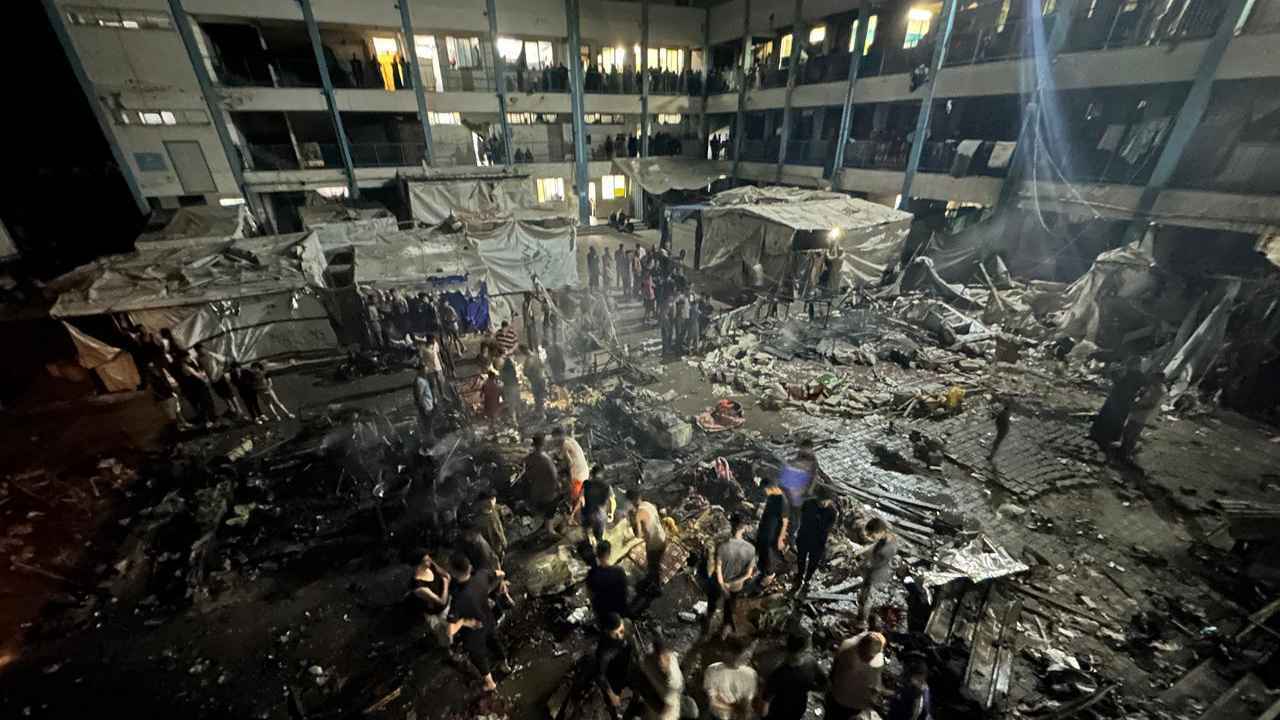 قتلى وجرحى بقصف إسرائيلي استهدف نازحين في غزة (فيديو)