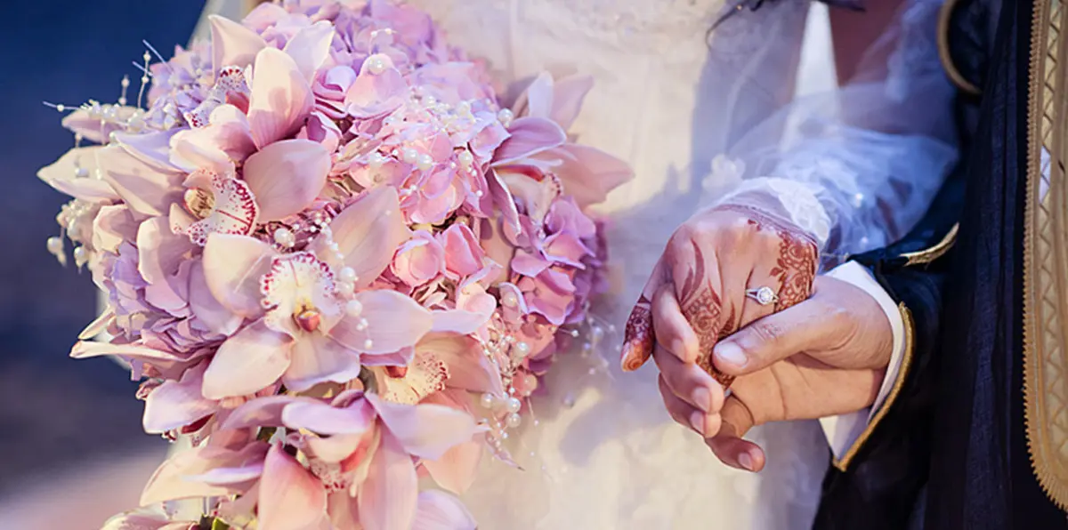 قوافل سيارات وطوابير من الهدايا في "زهاب" عروس الشيخ حمدان بن مبارك بن حمدان آل نهيان (فيديو)