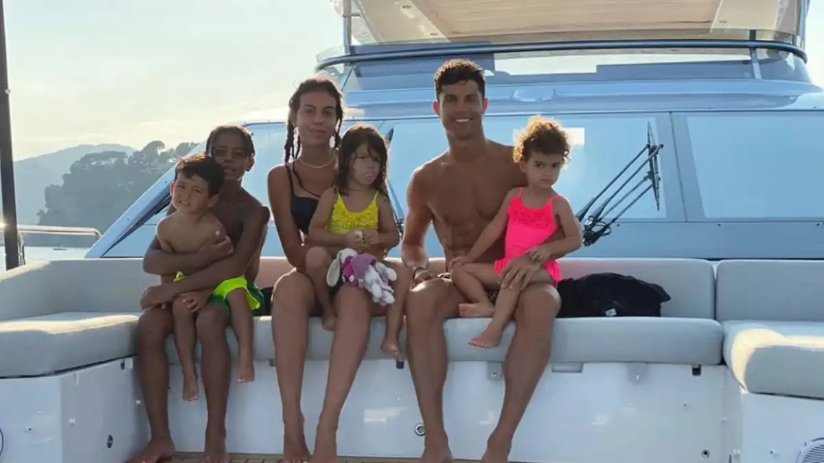 ما حقيقة شراء كريستيانو رونالدو يختا من تونس؟