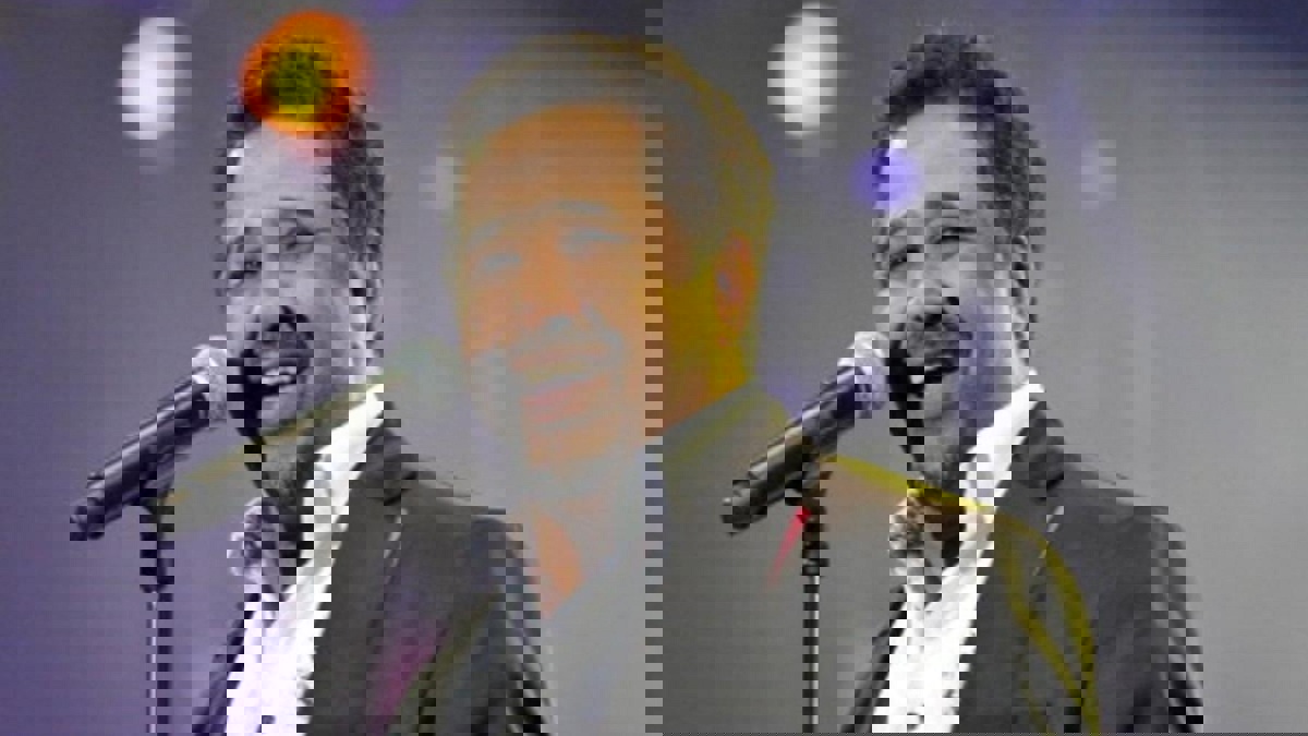 الشاب خالد يكذب فلة الجزائرية بـ"صورة رومانسية" مع زوجته 