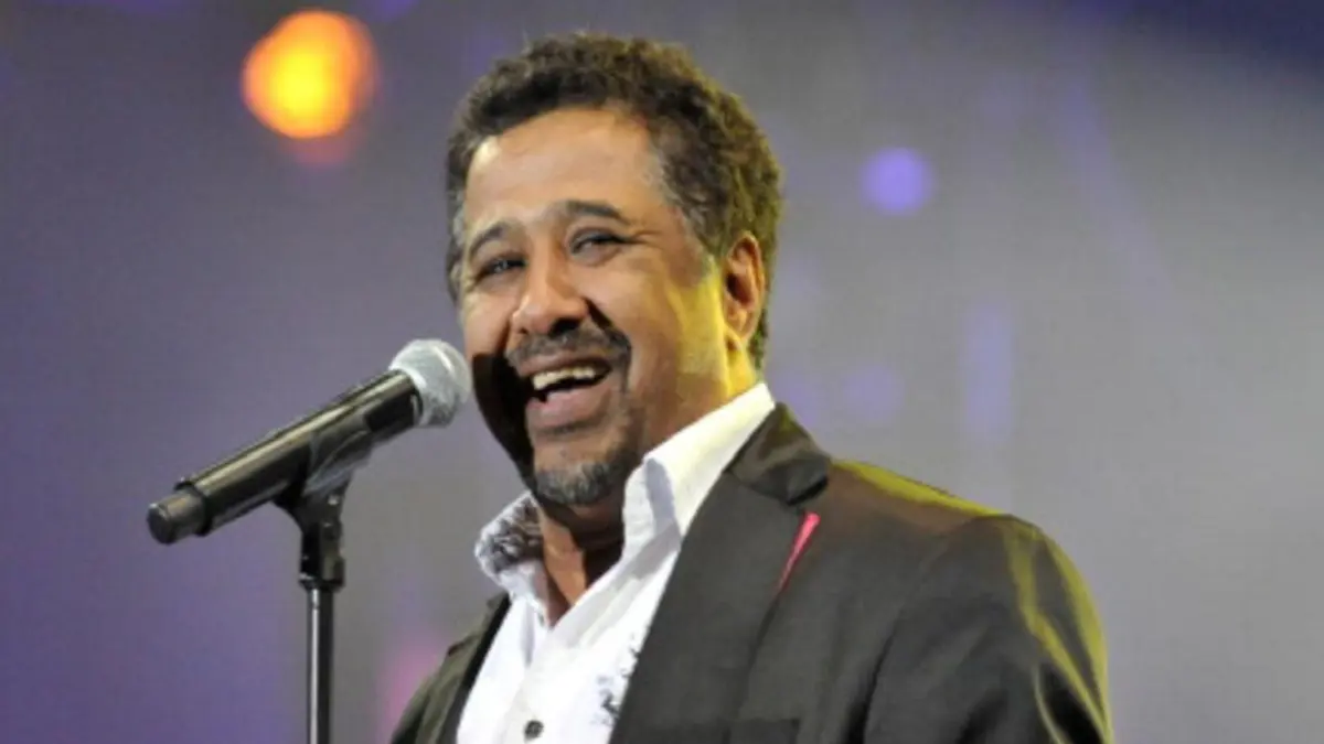 الشاب خالد يكذب فلة الجزائرية بـ"صورة رومانسية" مع زوجته 