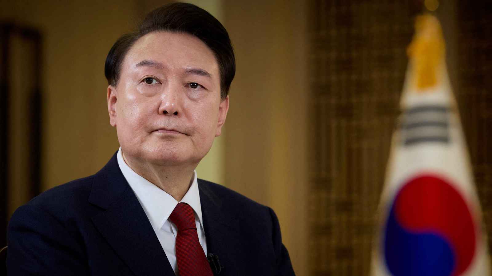 يوجه خطابا اليوم.. رئيس كوريا الجنوبية "في قبضة" المحققين