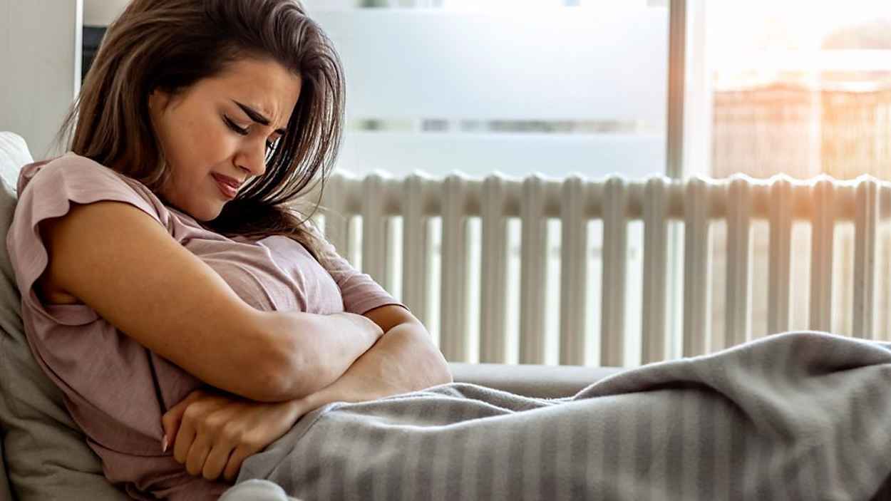 بذور الكتان والبابونج.. هل تخففان آلام الانتباذ البطاني الرحمي؟