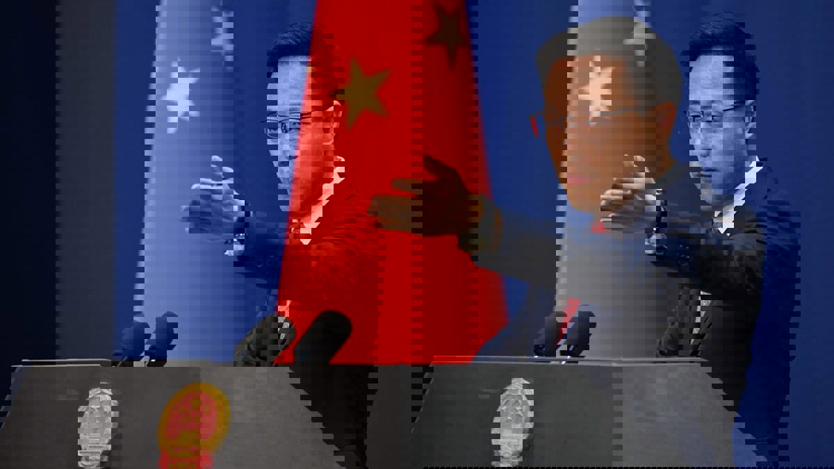 الصين تفرض عقوبات على أربعة مسؤولين أمريكيين