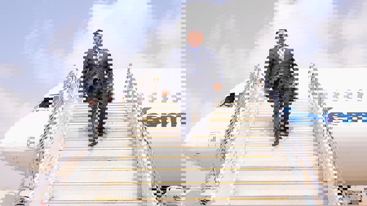 رئيس وزراء اليمن معين عبدالملك يصل عدن