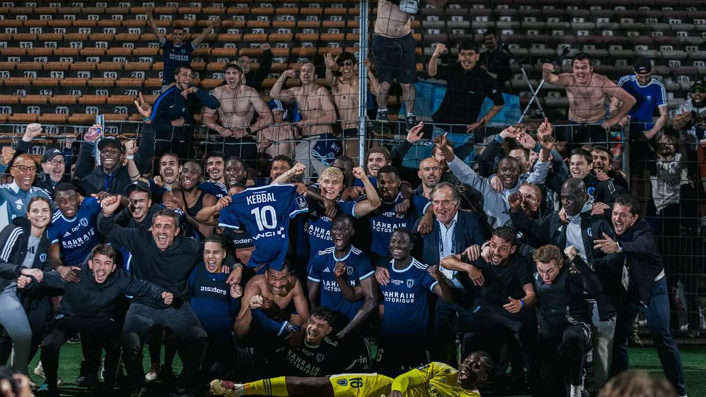 "حلقوا معنا في السماء".. احتفال مثير لناد فرنسي بالصعود للدوري الممتاز (فيديو)