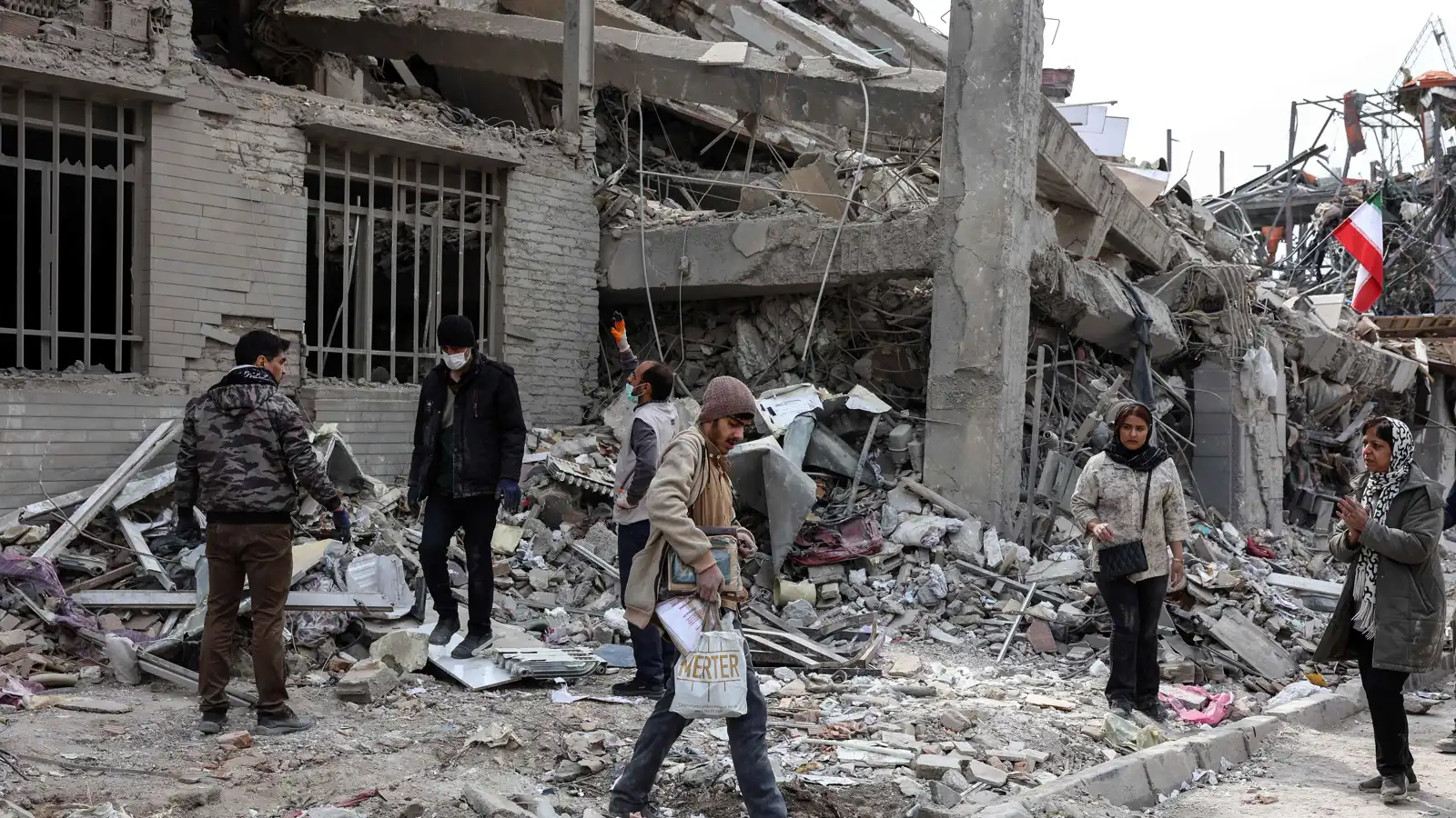 استراتيجية الإنهاك.. هل تكرر أمريكا نموذج صدام حسين مع النظام الإيراني؟