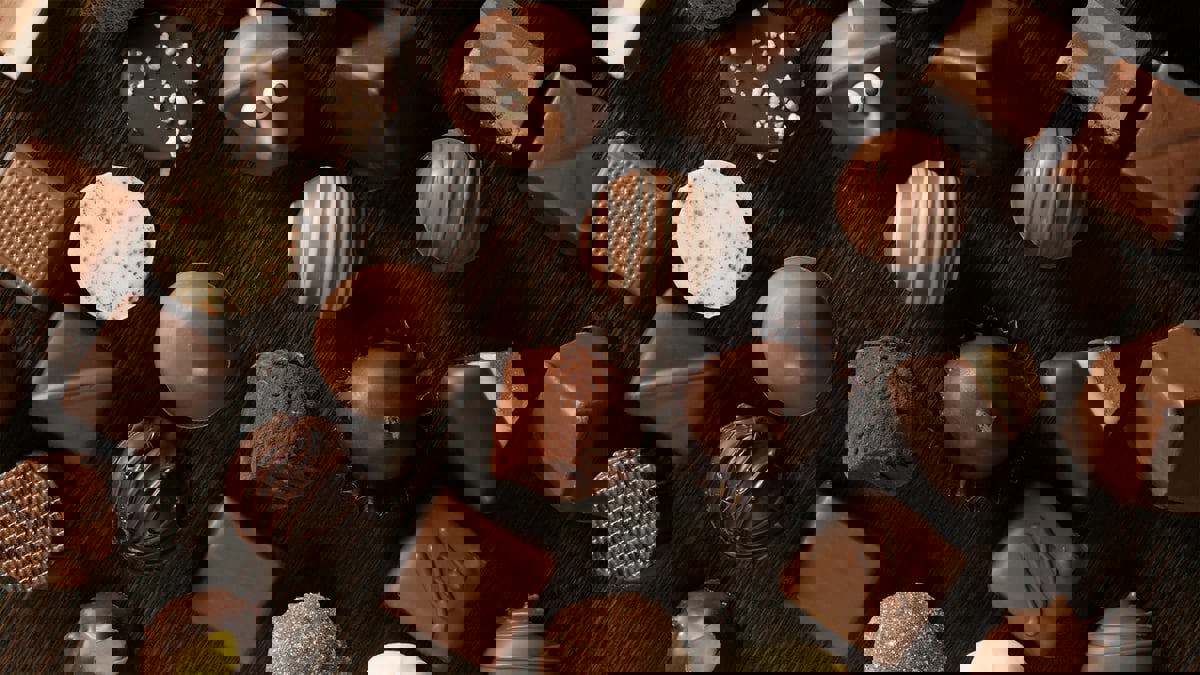 دراسة صادمة: تناول الشوكولاتة فور الاستيقاظ يساعد على حرق الدهون