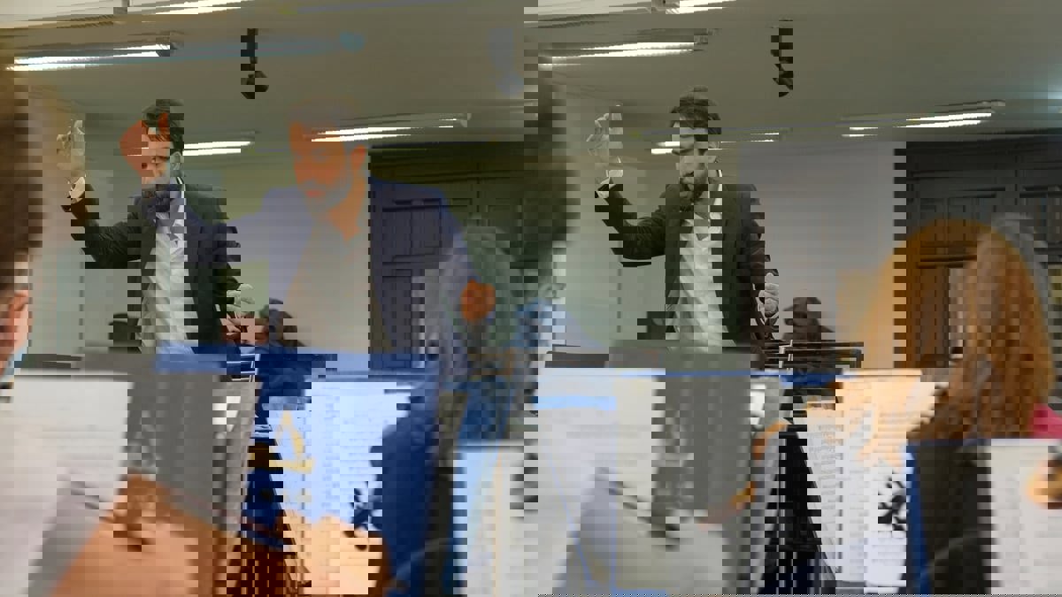 مثل "تيتانيك".. الأوركسترا في لبنان تعزف على أوتار يخنقها الحزن والبلد يغرق