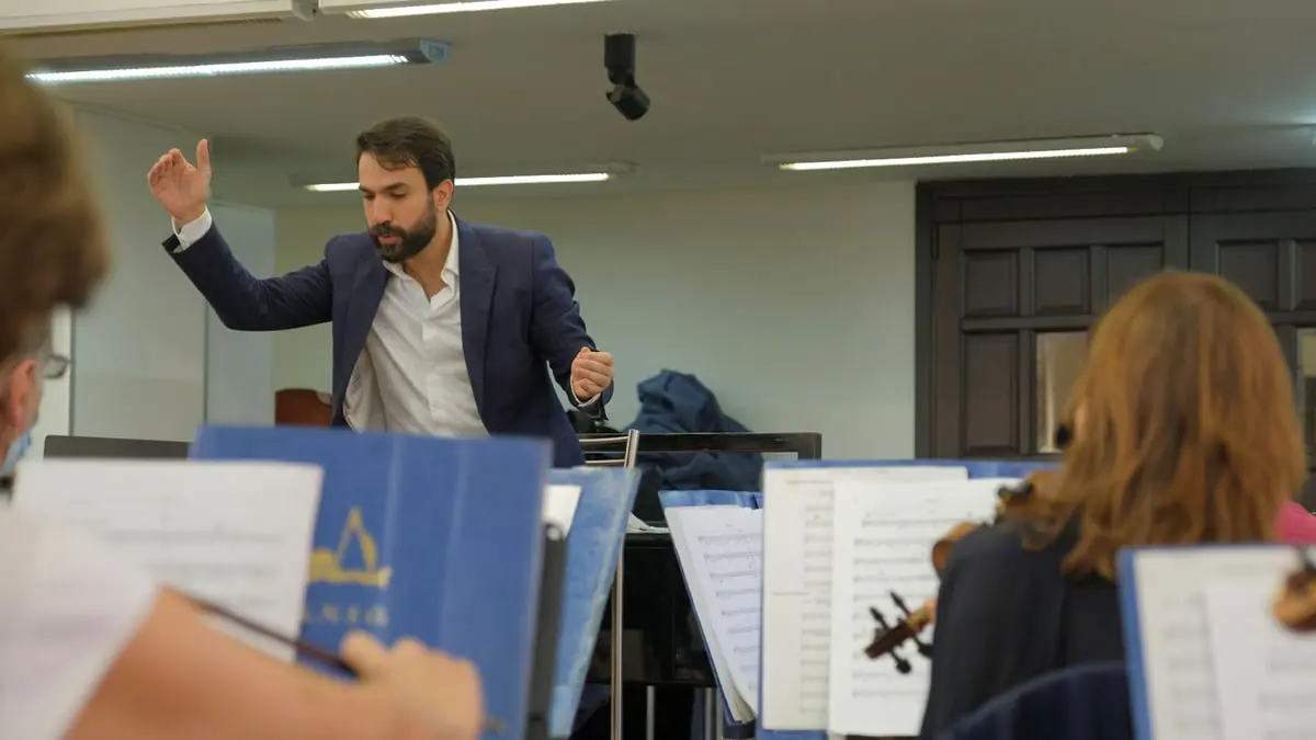 مثل "تيتانيك".. الأوركسترا في لبنان تعزف على أوتار يخنقها الحزن والبلد يغرق