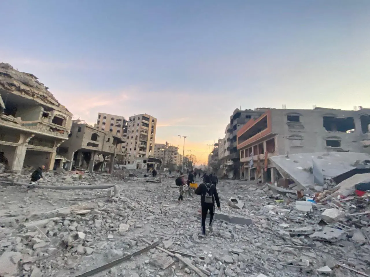 انسحاب جزئي من نتساريم.. ترتيبات عودة النازحين إلى شمال غزة