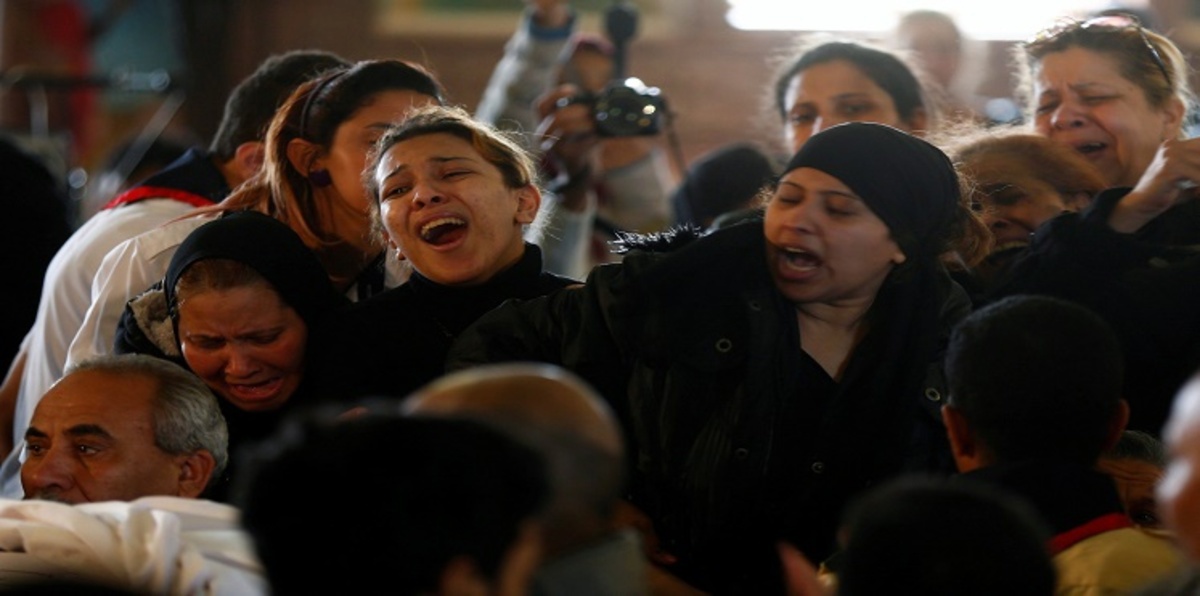 صرف تعويضات ورواتب استثنائية لأسر ضحايا تفجيري طنطا والإسكندرية