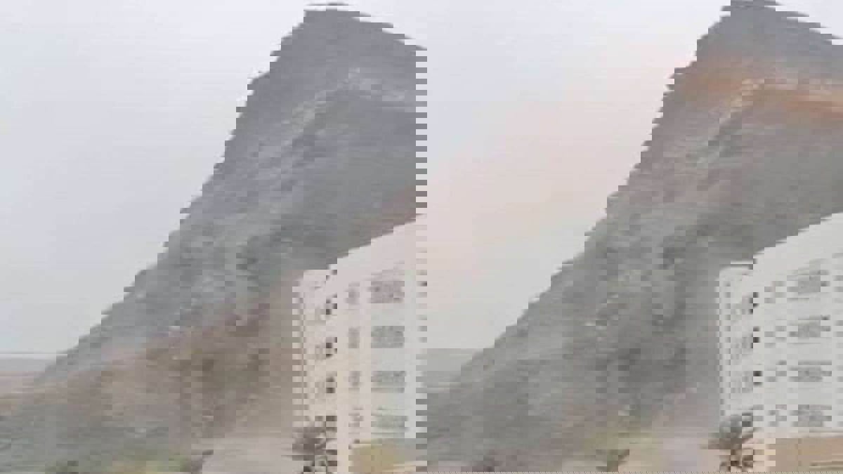 إعصار شاهين.. مصرع شخصين في عمان نتيجة انهيار جبلي فوق سكن للعمال