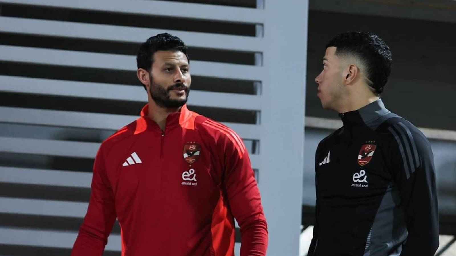 لحظة الصلح بين محمد الشناوي وإمام عاشور في مران الأهلي المصري (فيديو)