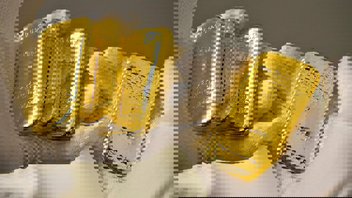 الذهب يبلغ ذروة أسبوع مع انحسار الدولار وتفاقم الجائحة