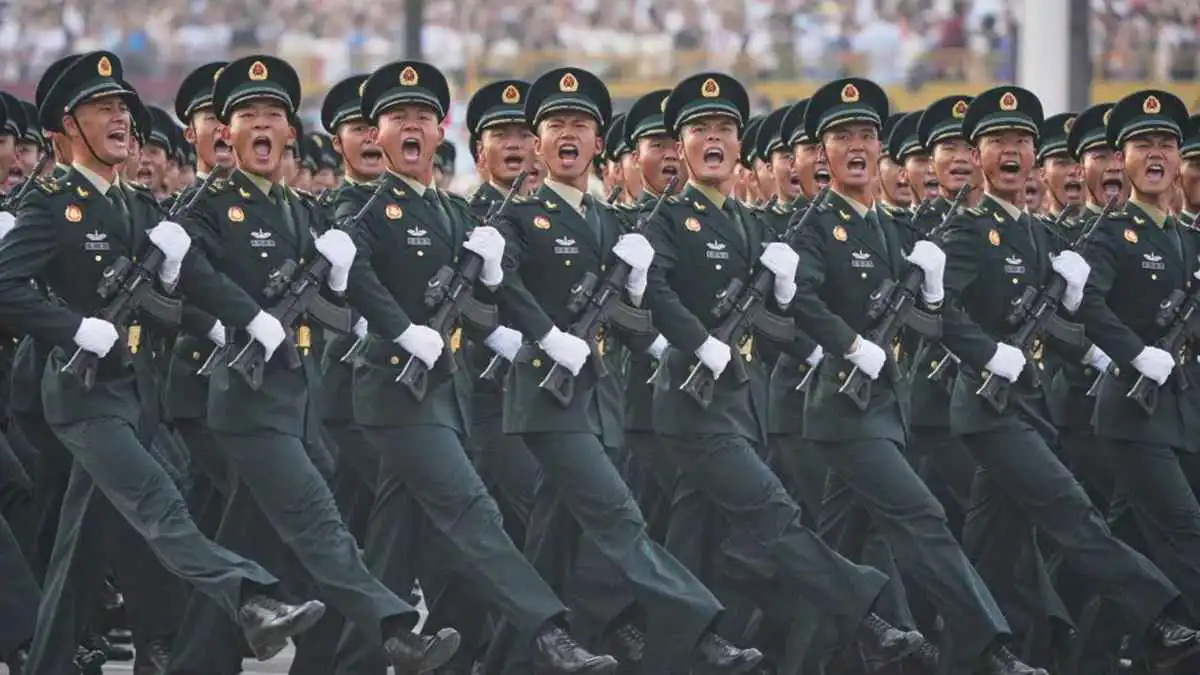 "الخط الأحمر" يعود إلى الواجهة.. تحذير صيني لواشنطن وتصعيد قرب تايوان