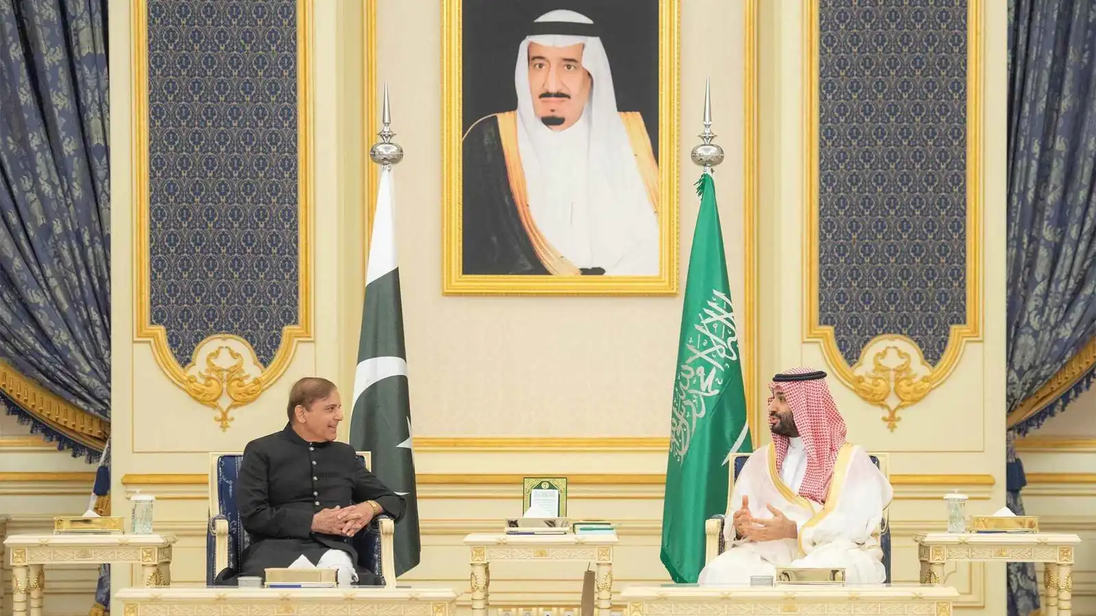 ولي عهد السعودية ورئيس وزراء باكستان يبحثان التطورات في المنطقة