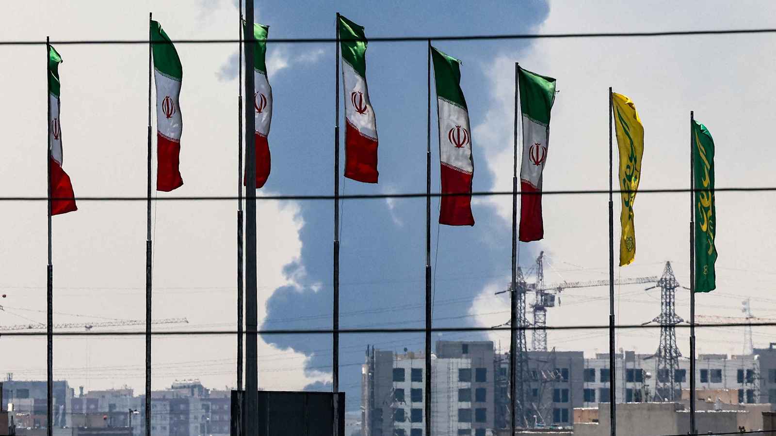 انفجارات عنيفة في عدة مناطق بطهران (فيديو)