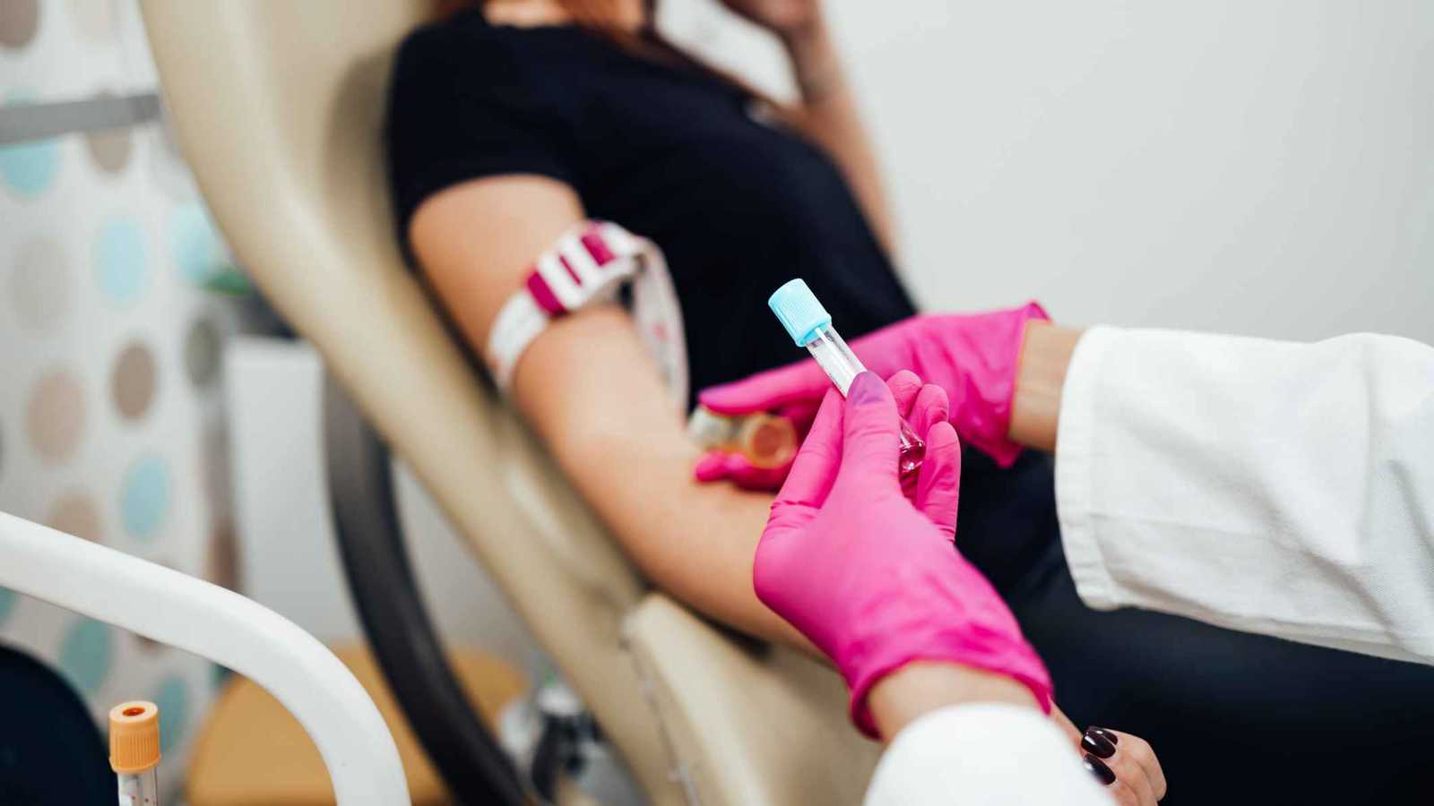 ثورة في تشخيص الخرف.. اختبار دم يكشف الأعراض قبل 20 عامًا | إرم نيوز