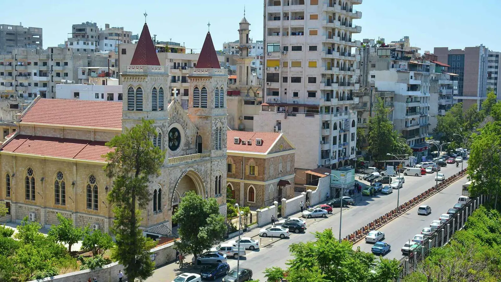 محافظ اللاذقية يثير الجدل بطلبه من المسيحيات ارتداء "البوركيني"