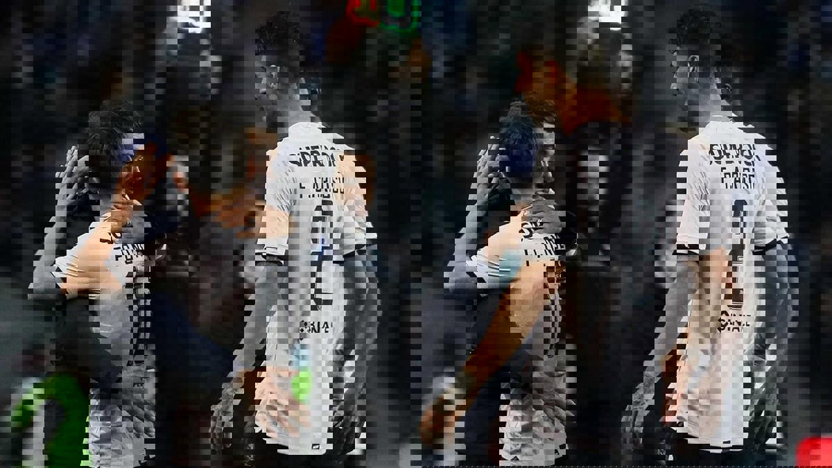 لحظات مؤثرة.. نجل كونسيساو مدرب بورتو يحتضنه بعد تسجيله هدفا وأمه تبكي بالمدرجات (فيديو)