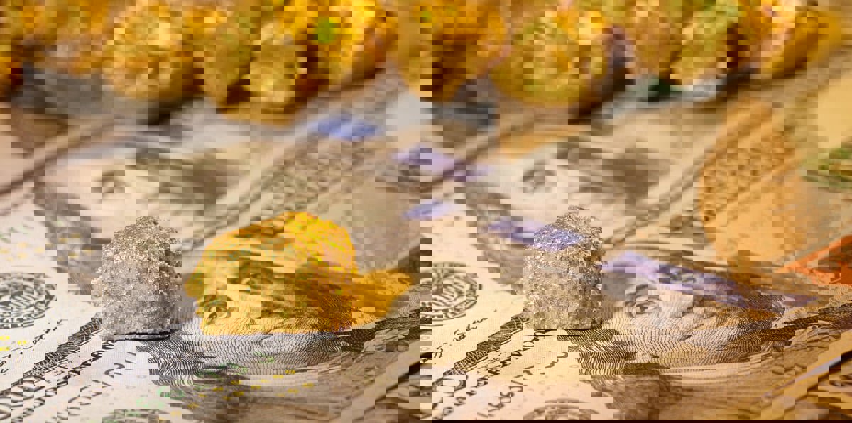 الذهب ينخفض بفعل زيادة توقعات رفع أسعار الفائدة الأمريكية‎