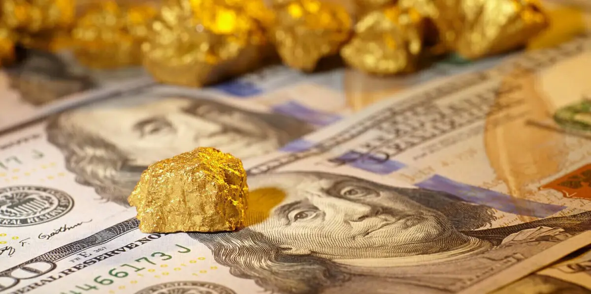 الذهب ينخفض بفعل زيادة توقعات رفع أسعار الفائدة الأمريكية‎