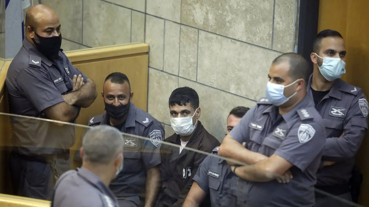 أحد هاربي سجن جلبوع.. الفلسطيني محمد العارضة يبدأ إضرابا مفتوحا عن الطعام