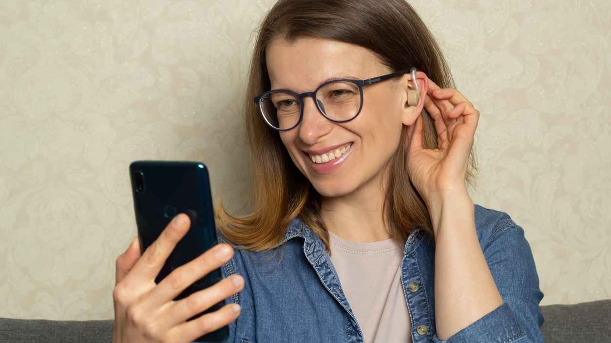 كيف يساعدك هاتفك الذكي على مواجهة فقدان السمع؟