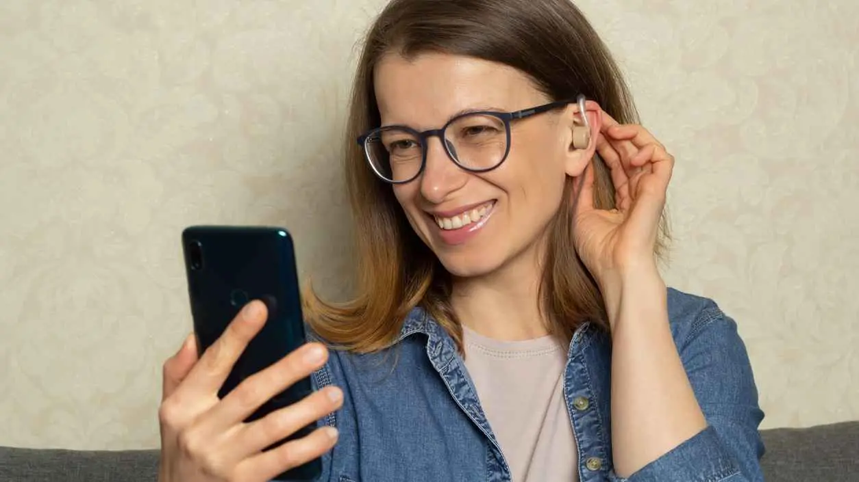 كيف يساعدك هاتفك الذكي على مواجهة فقدان السمع؟