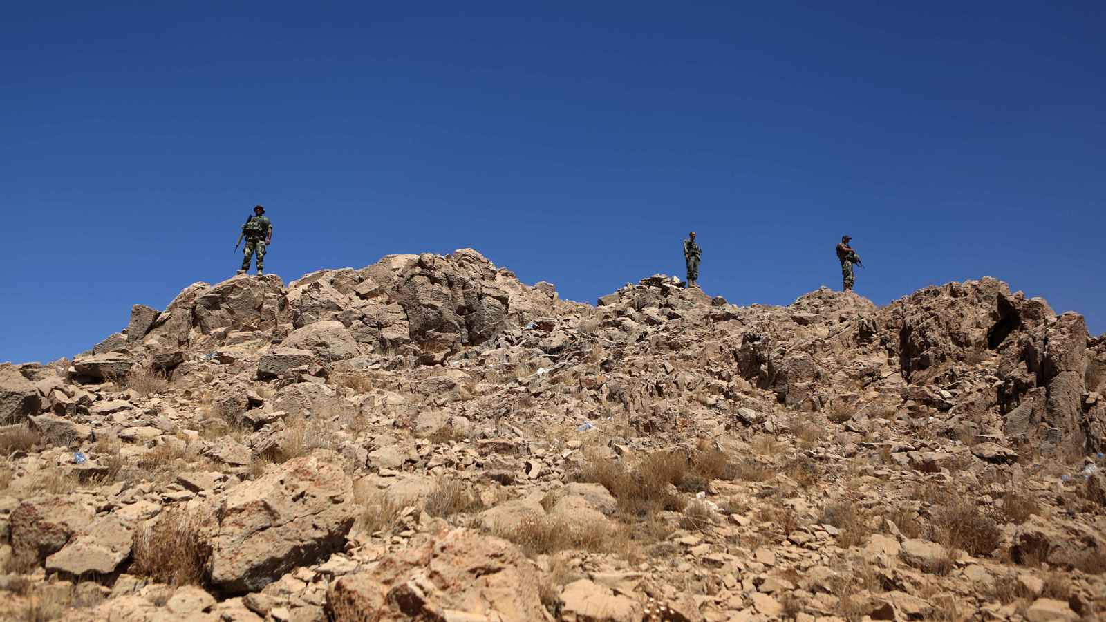 "تهريب ومناطق وعرة".. الحدود السورية اللبنانية "تؤرق" دمشق وبيروت