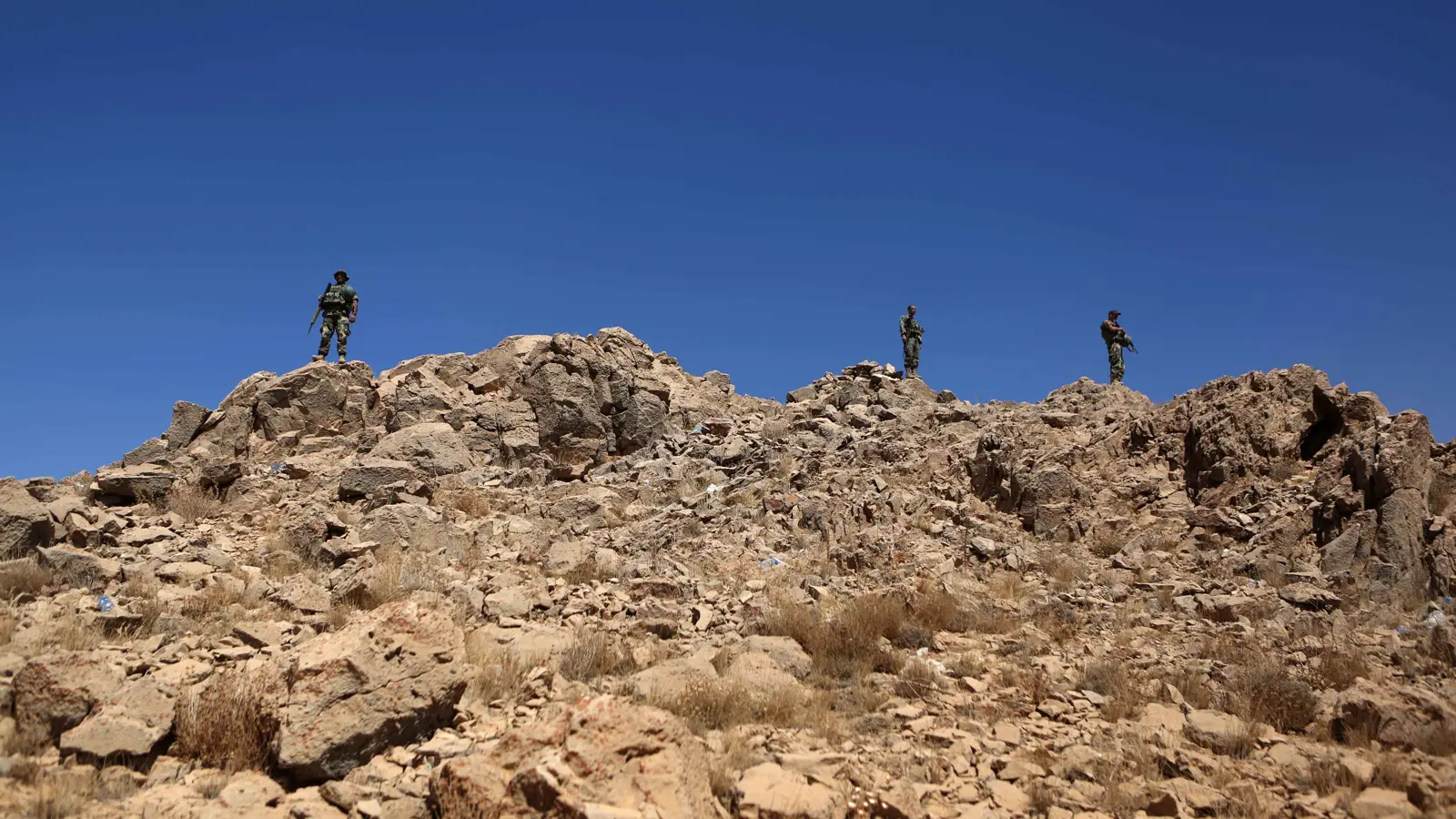 "تهريب ومناطق وعرة".. الحدود السورية اللبنانية "تؤرق" دمشق وبيروت