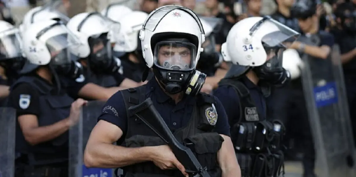 تركيا تأمر باعتقال 16 ضابطًا بالجيش في تحقيق متصل بغولن