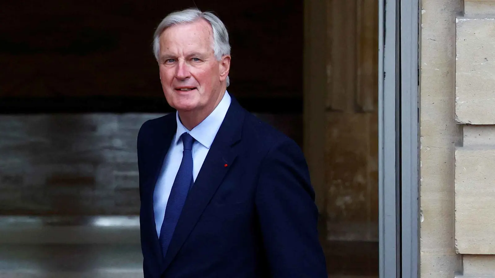 فرنسا.. بارنييه "يغازل" اليمين المتطرف بوزارة للهجرة