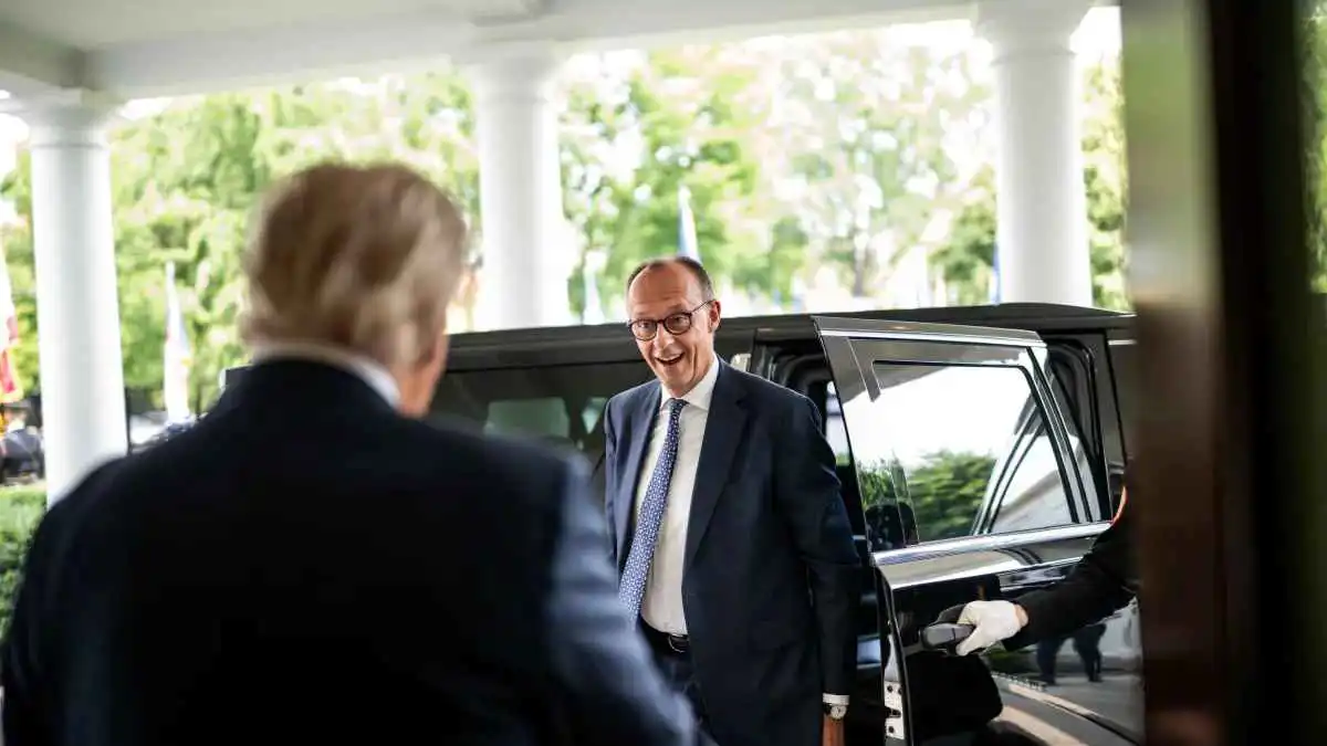 ميرتس يرحّب بتعهّد ترامب عدم استخدام القوة بشأن غرينلاند