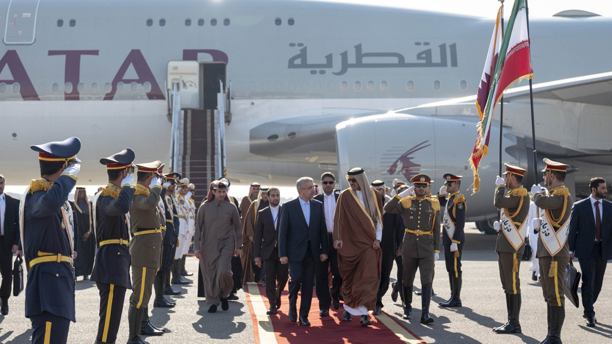 أمير قطر يزور إيران للمرة الأولى منذ توليه منصبه