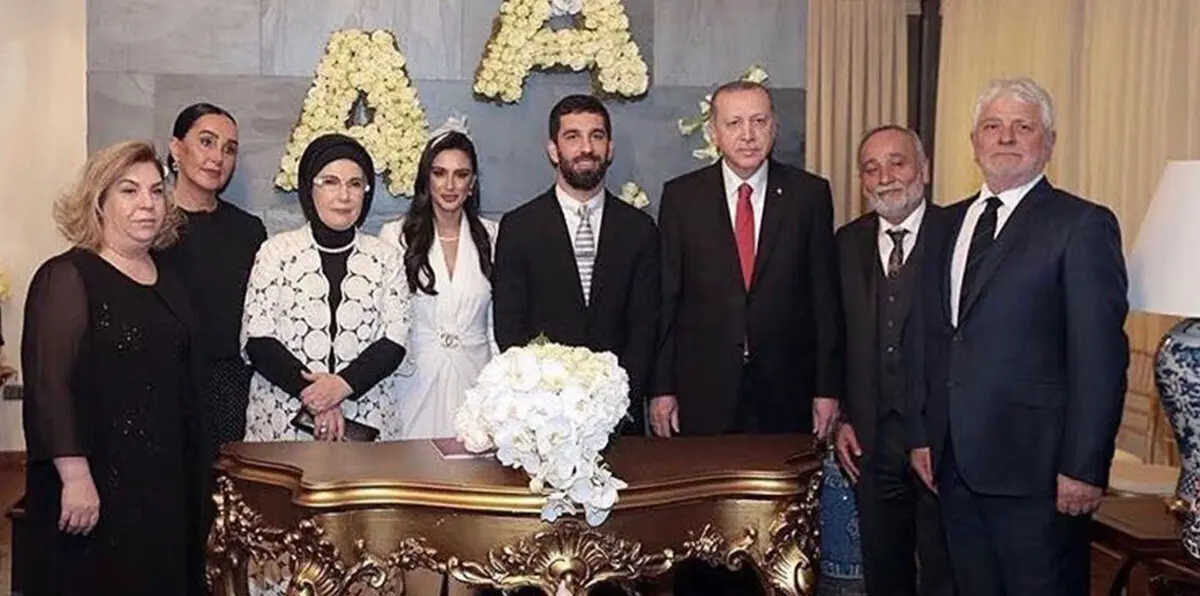 أردا توران يعقد قرانه والرئيس التركي أردوغان شاهد على الزواج 