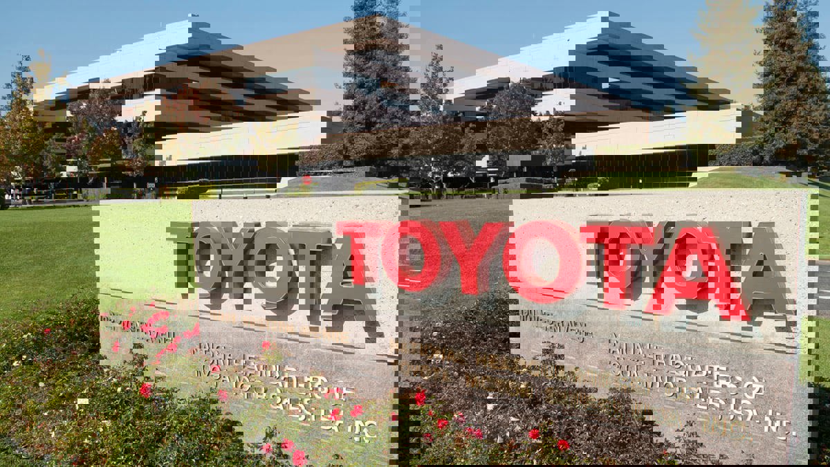 تويوتا توسع إنتاج قطع غيار السيارات الكهربائية في أمريكا