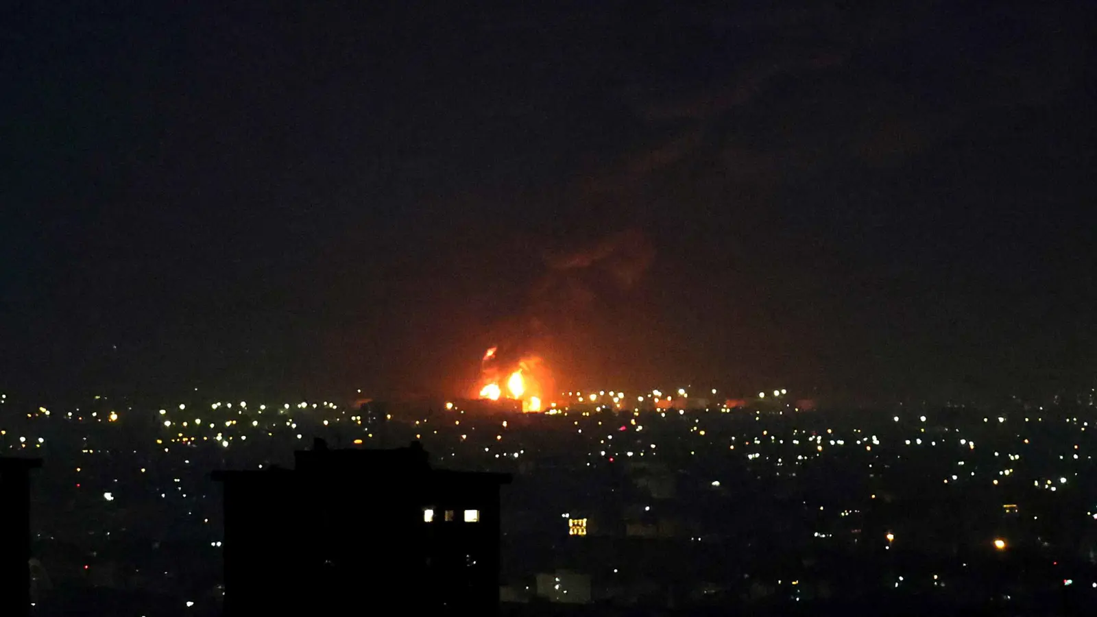 وكالة إيرانية: استمرار العمليات في مصفاة طهران دون انقطاع