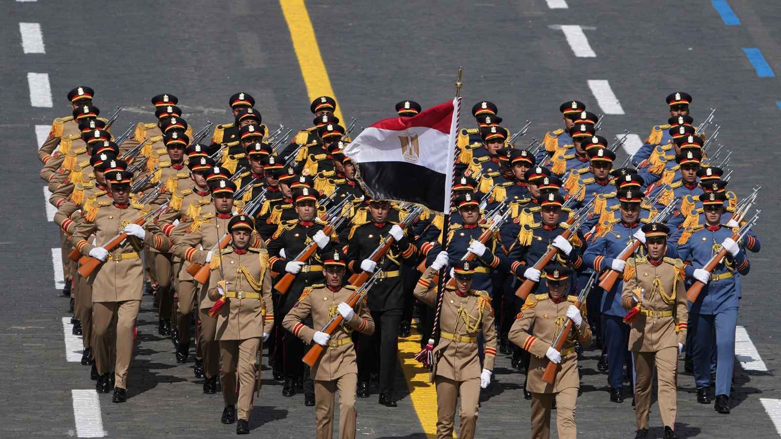 لأول مرة.. قوة عسكرية مصرية تستعرض في قلب موسكو (فيديو إرم)
