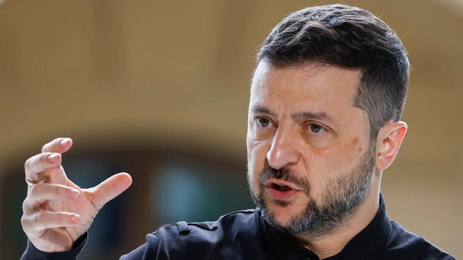 زيلينسكي: روسيا تعزز قواتها لشن مزيد من الضربات وسنرد عليها